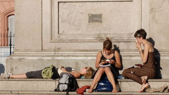 Sin alertas en el AMBA, pero el calor no da tregua y la humedad será protagonista