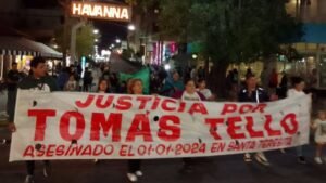 Dos historias atravesadas por el dolor: el encuentro entre las familias de Tomás Tello y Cristian Ruiz Vega en una marcha en Santa Teresita