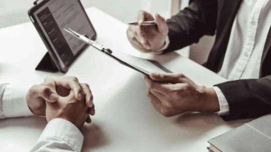 Qué es el mercado laboral congelado y por qué cuesta cada vez más conseguir trabajo