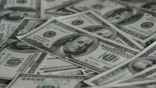 Analistas anticipan un ajuste gradual del dólar en los próximos meses