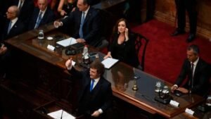 Más de 20 insultos diferentes y el anuncio de una nueva “arquitectura institucional”: el discurso de Javier Milei en el Congreso