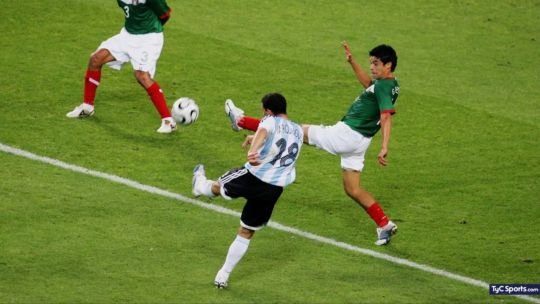 El zapatazo de Maxi Rodríguez en Alemania 2006: técnica y épica en el Zentralstadion de Leipzig