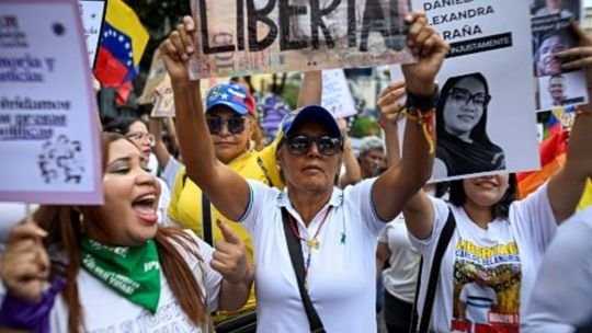 Día de la Mujer: multitudes marcharon en Europa y América contra la violencia y el conflicto bélico