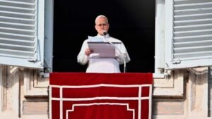 León XIV alertó sobre un “abismo irreparable” y pidió frenar la escalada bélica en Medio Oriente