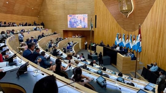 Cancha inclinada: La oposición presiona con reforma electoral y desafía la hegemonía del PJ en Córdoba