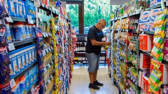 Rebote del consumo en CABA: supermercados crecen en 2025 mientras los mayoristas siguen en caída