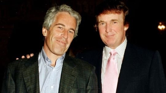 Escándalo de Jeffrey Epstein: una víctima de 16 años revela que Trump estaba al teléfono durante un episodio de abuso