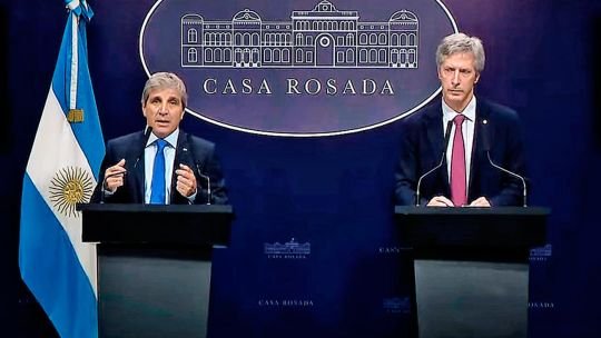 Créditos en dólares a familias: el Gobierno sondea un debate tabú y mira las condiciones financieras