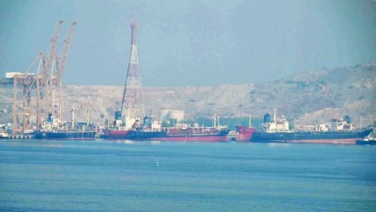 Irán amenaza con represalias tras la captura de un buque por la marina de EE. UU.