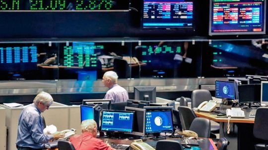 El riesgo vuelve a subir ante la volatilidad en Wall Street