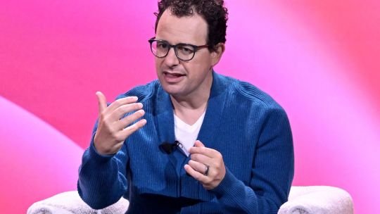 La inteligencia artificial Claude desembarcó en el procesador de textos de Microsoft para redactar borradores y editar estilos