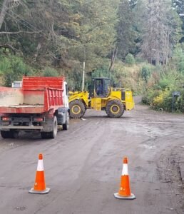 La Municipalidad avanza con el retiro de vehículos abandonados en la vía pública de Villa La Angostura.