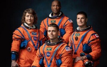 Muchos no lo notaron: por qué los astronautas de Artemis II usan trajes naranjas y no blancos