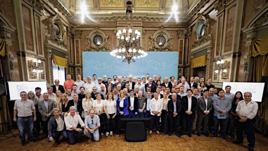 Kicillof reglamentó un fondo de 0.000 millones para los municipios