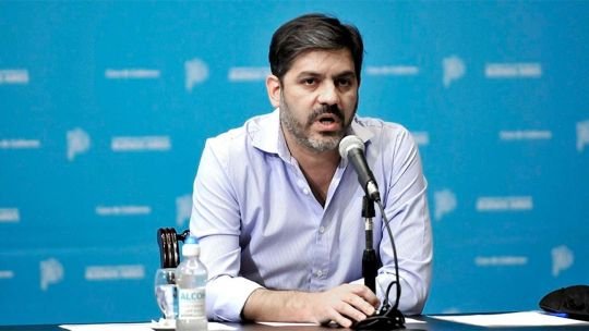 Carlos Bianco, ministro de Gobierno de Buenos Aires, fue operado de urgencia en Barcelona