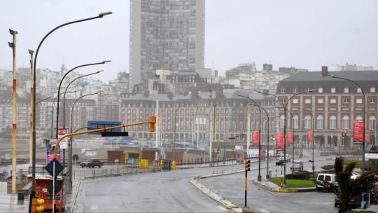 Clima en Mar del Plata: fuertes vientos y chaparrones persisten en el inicio de la semana