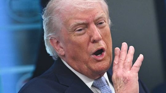 Trump, bipolar: criticó el bloqueo de Ormuz y anunció que EE.UU. “no dejará pasar a nadie, ni en altamar”