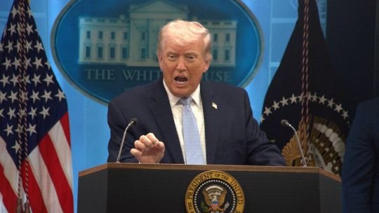 Bloqueo de Trump a puertos iraníes amenaza con ampliar guerra a altamar