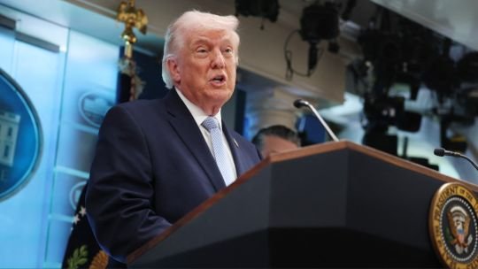 Trump baraja la posibilidad de tomar el control del petróleo iraní