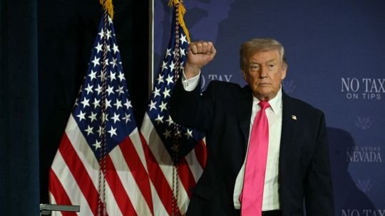 Tres índices globales coinciden: la democracia de Estados Unidos cayó en 2025 a su peor nivel en décadas