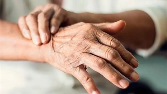 Día Mundial del Parkinson: el desafío de 100.000 argentinos y la clave del abordaje integral