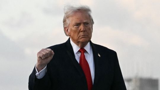 Donald Trump envió a J.D. Vance a negociar con Irán, para que vuelva políticamente destripado