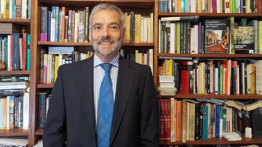 Exdirector del Banco Central: “Caputo debería demostrar que hay un adulto en la sala”