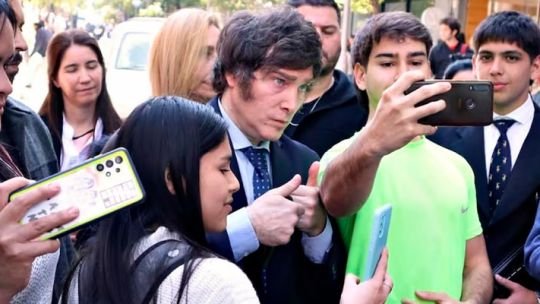 Jóvenes, empleo precario y elecciones: por qué el voto sub 35 que llevó a Milei al poder ya no es lo que era