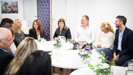 Karina Milei “invitó” a su armada porteña, pero Adorni se quedó en alguno de sus departamentos