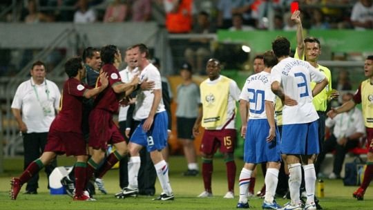 La Batalla de Núremberg: el récord de 16 amarillas y 4 rojas que marcó el Mundial 2006