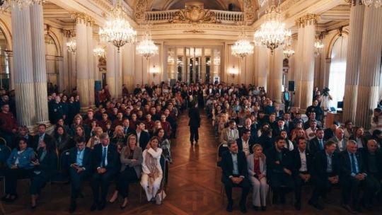 Ciudad: la Fundación de la Familia Policial fue distinguida en la Legislatura, con fuerte presencia de dirigentes políticos y judiciales