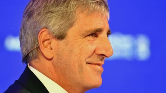 Luis Caputo metió a Messi y a Cristiano Ronaldo para responderle a un periodista inglés por Malvinas