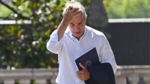 El espejismo del dólar quieto: el Gobierno exhibe calma macro, mientras la crisis micro escala por el endeudamiento