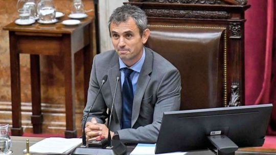 Menem confirmó que Adorni irá a Diputados el 29 de abril y bromeó: “Compren pochoclo, va a ser picante”