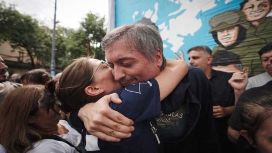 Máximo Kirchner cargó contra Milei en el 2 de abril: “Admira a una criminal de guerra”