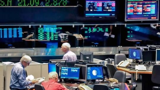 Incertidumbre diplomática y “Efecto Warsh”: Wall Street corrige mientras el Merval busca su brújula