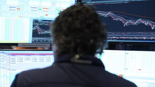 Bonos rebotaron y acciones argentinas cayeron en un contexto global pesimista