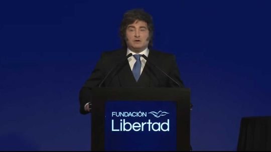 Javier Milei volvió a apuntar contra los periodistas: “Ensobrados y corruptos”