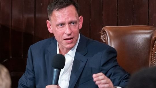 Quién es Peter Thiel, el aliado de Silicon Valley que se cruzará con Javier Milei