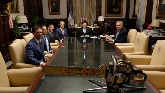 Dante Gebel, los Ray Ban y la República Tecnológica de Milei