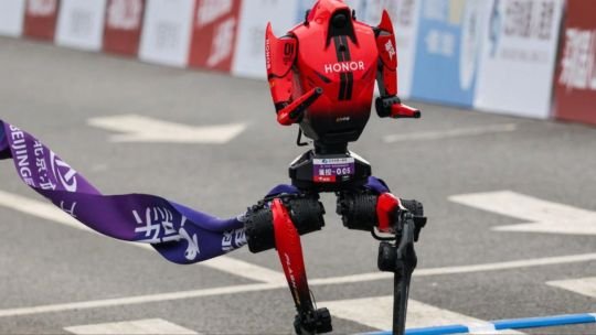 Humanoides completan una media maratón en Beijing y demuestran capacidades físicas superiores a los atletas amateurs promedios