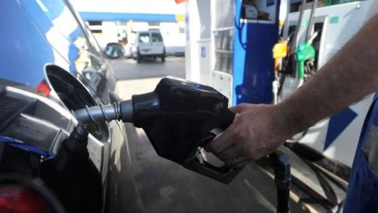 La guerra ya golpea el bolsillo en el Golfo: Emiratos sube hasta 33% la nafta y 72% el diésel