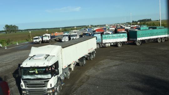 Protestas de transportistas de granos paraliza puertos y generan pérdidas por US$ 100 millones