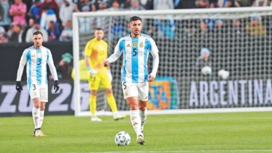Paredes tiene una lesión muscular y le suma otra preocupación a Scaloni