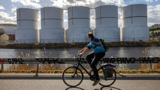 Ormuz vuelve a sacudir al mercado: el petróleo toca los US$ 114 y caen las bolsas