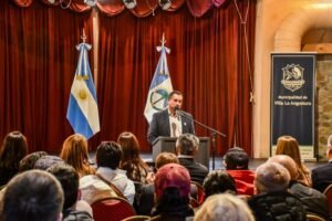 Villa La Angostura Firmo un acta de asistencia financiera por mas de 1229 millones de pesos para obras y maquinaria ambiental.