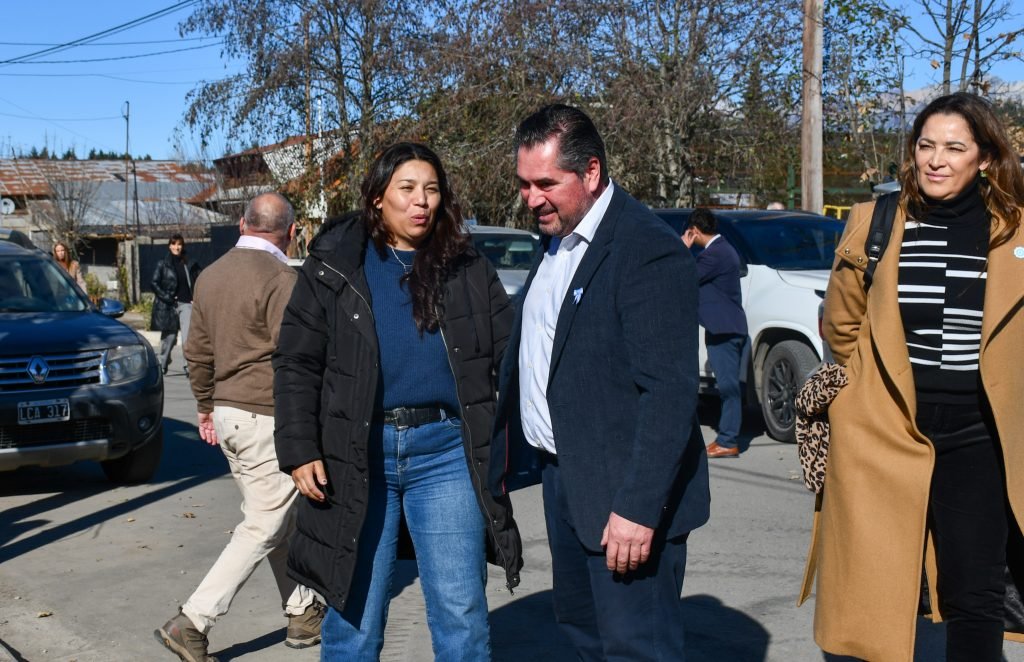Se inauguró oficialmente el pavimento del Barrio El Mallín en Villa La Angostura.