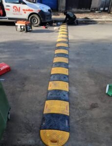 LA MUNICIPALIDAD INSTALÓ ATENUADORES DE VELOCIDAD EN BARRIO EL MALLÍN