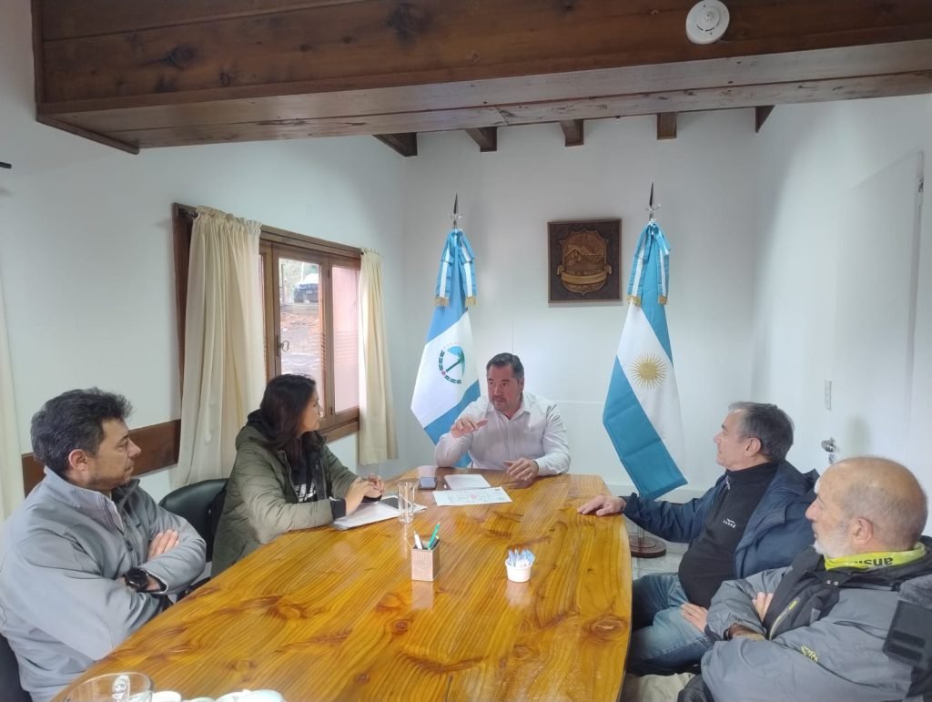 El Intendente recibió a integrantes del Radio Club