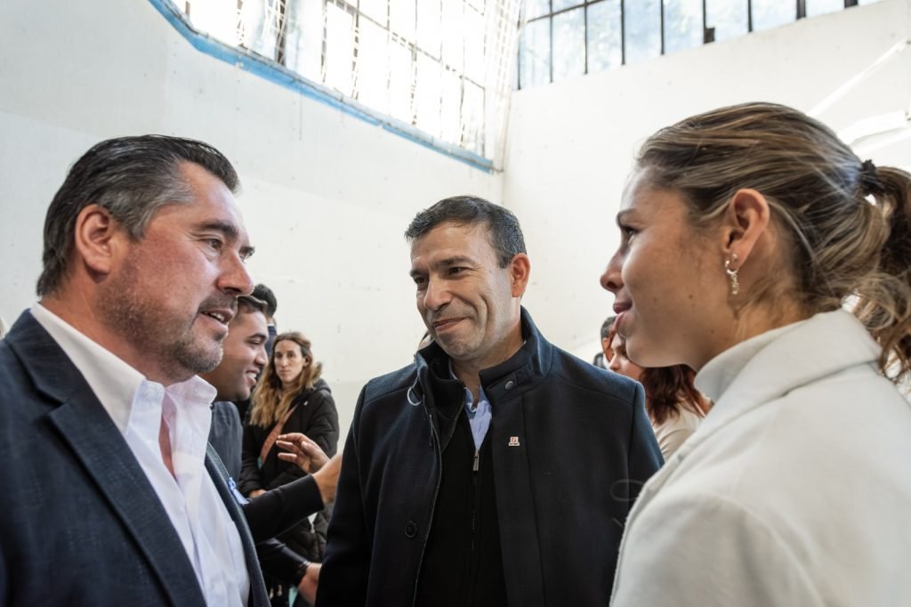 Villa La Angostura celebró sus 94 años con un multitudinario acto oficial cargado de emoción e identidad.